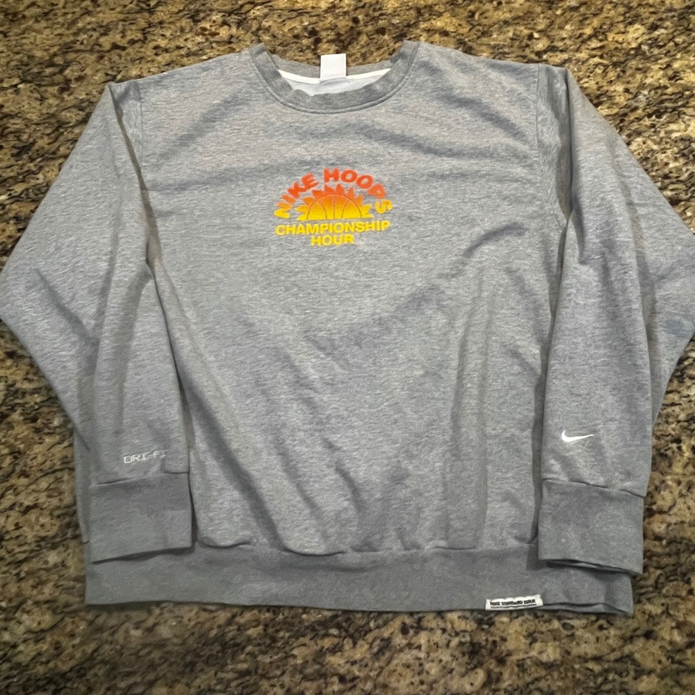 Nike Standard Issue Dri-FIT Sweatshirt XL Gray Nike Hoops Championship Hour Crew